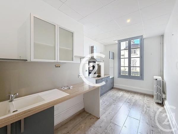 Appartement F4 à vendre  4 pièces - 187 m 2   COGNAC  - 16