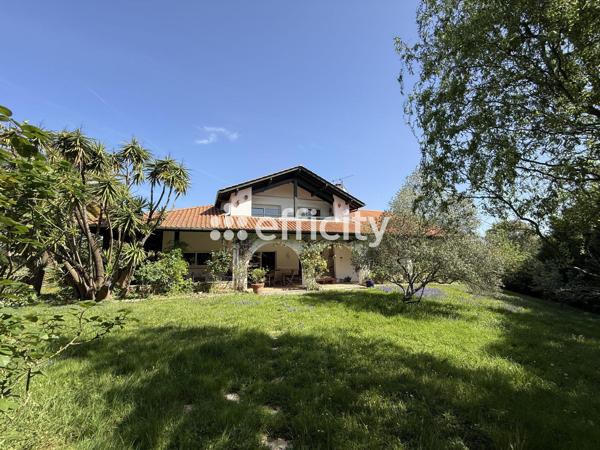 Maison
         7 pièces
        - 292 m² Bien prestige 1 260 000 € *