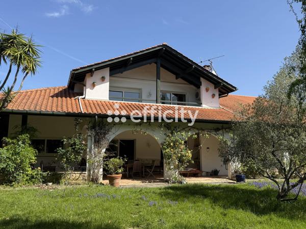 Maison
         7 pièces
        - 292 m² Bien prestige 1 260 000 € *
