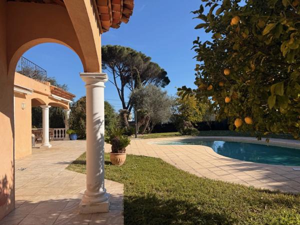 Villa Mandelieu-la-Napoule – Minelle – 300 m² – Terrain plat – Piscine – 4 suites – Triple garage