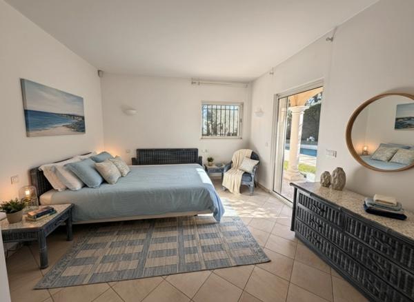 Villa Mandelieu-la-Napoule – Minelle – 300 m² – Terrain plat – Piscine – 4 suites – Triple garage