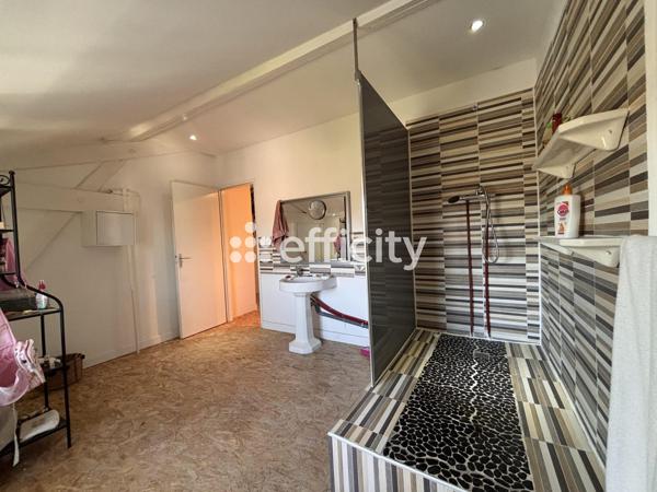 Maison
         7 pièces
        - 376 m² Bien prestige 620 000 € *