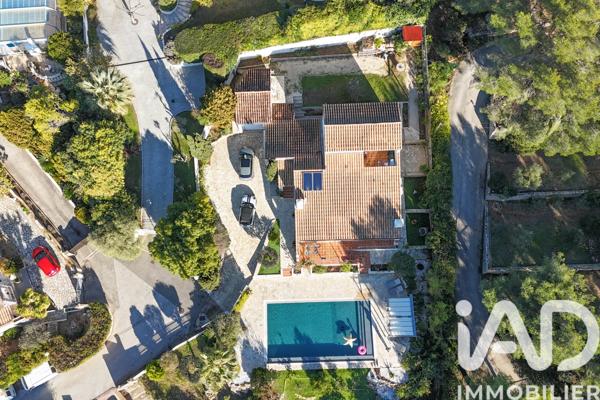 Maison à vendre 7 pièces 162 m² Sanary-sur-Mer