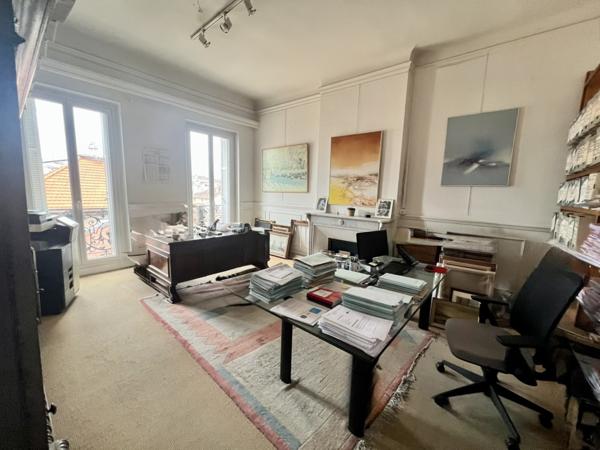 Bureau 3 pièces - 132 m²