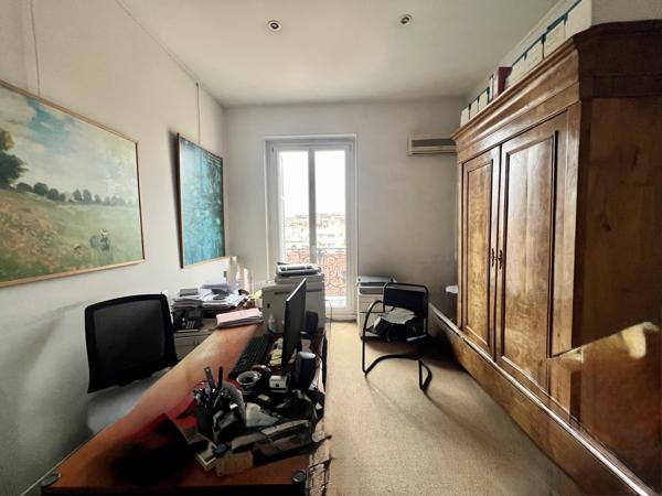 Bureau 3 pièces - 132 m²
