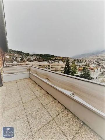 Appartement à louer 5 pièces 92.1m²