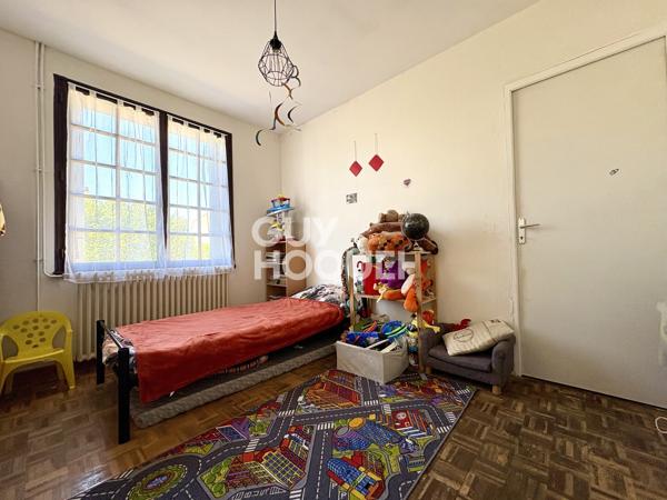 Maison à Fleuré avec terrain et dépendances