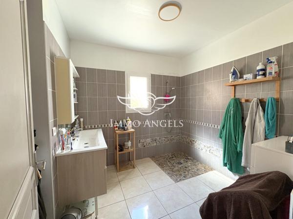 Rare à Castries – Maison familiale plain-pieds avec jardin, piscine