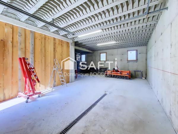 Maison 4 pièces 96 m2 et 157 m2 de garage, idéale pour une activité artisanale