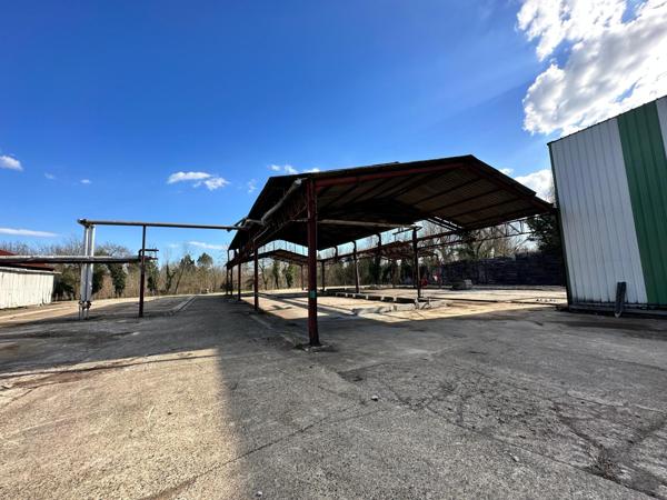 2500 m² de batiment industriels sur 11000 m² de terrain