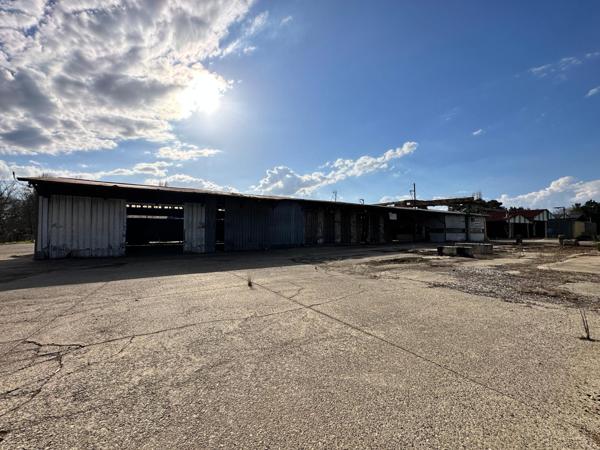 2500 m² de batiment industriels sur 11000 m² de terrain