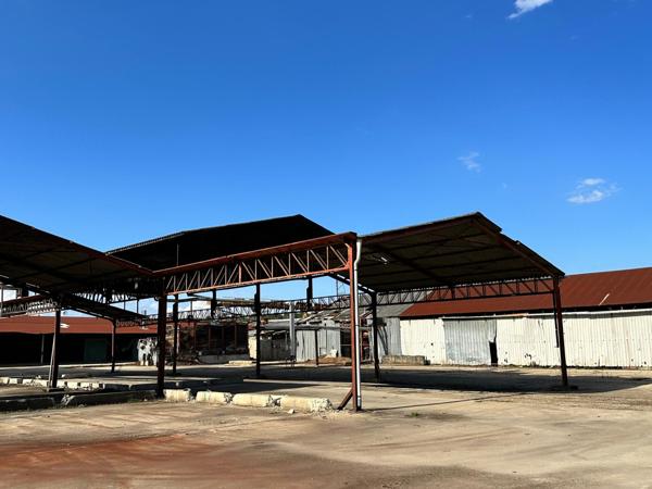 2500 m² de batiment industriels sur 11000 m² de terrain