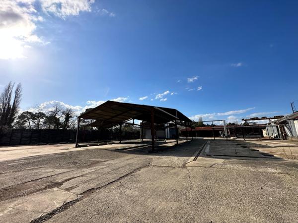 2500 m² de batiment industriels sur 11000 m² de terrain