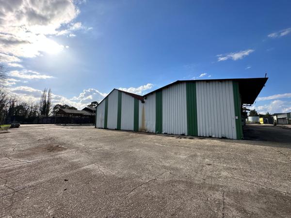 2500 m² de batiment industriels sur 11000 m² de terrain