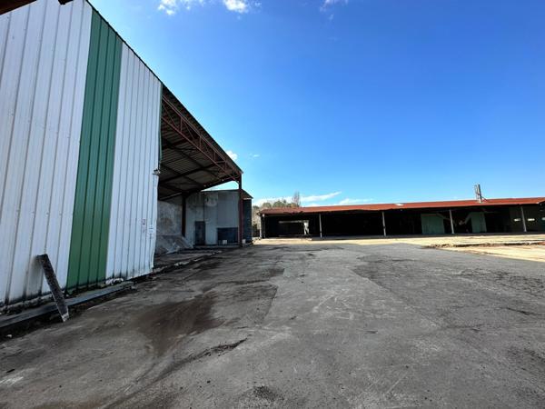 2500 m² de batiment industriels sur 11000 m² de terrain