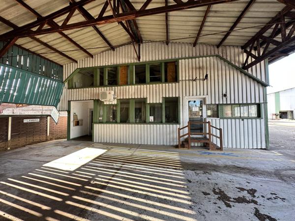 2500 m² de batiment industriels sur 11000 m² de terrain