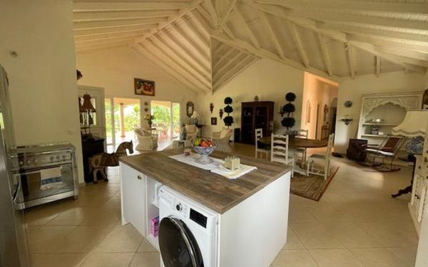 Maison à vendre    4 pièces • 145 m2 Petit-Bourg
