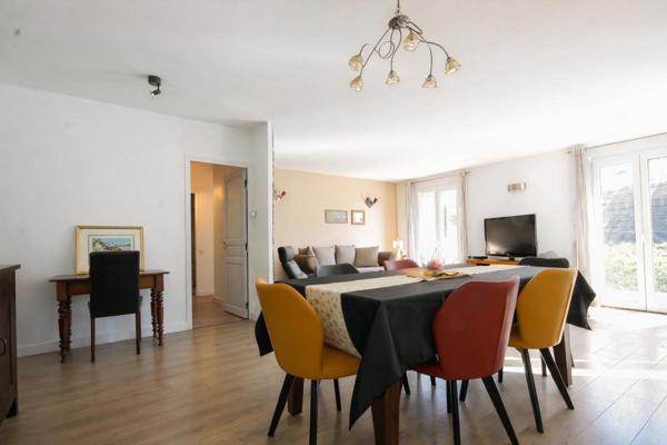 Bouc Bel Air  Maison de plain-pied  5 pièces  110 m²  Piscine  Au calme