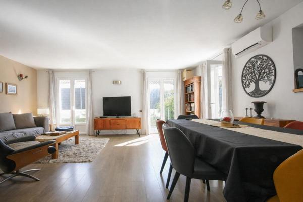 Bouc Bel Air  Maison de plain-pied  5 pièces  110 m²  Piscine  Au calme