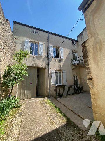 Immeuble locatif avec dépendances