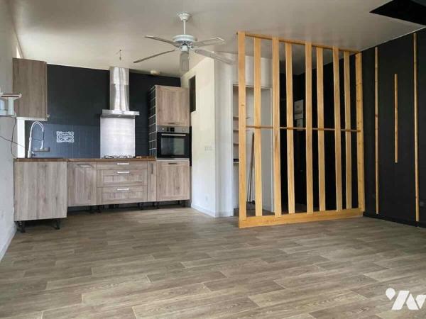 Immeuble locatif avec dépendances