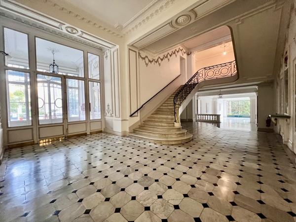 Cannes (06400) CANNES CROIX DES GARDES LOFT DUPLEX 135 M2 CALME PROCHE PLAGE 3 CHAMBRES, DOUBLE SALON PARKING CAVE