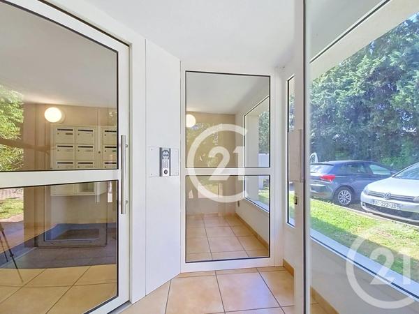 Appartement F2 à vendre  2 pièces - 57,33 m 2   ST MARTIN DE CRAU  - 13