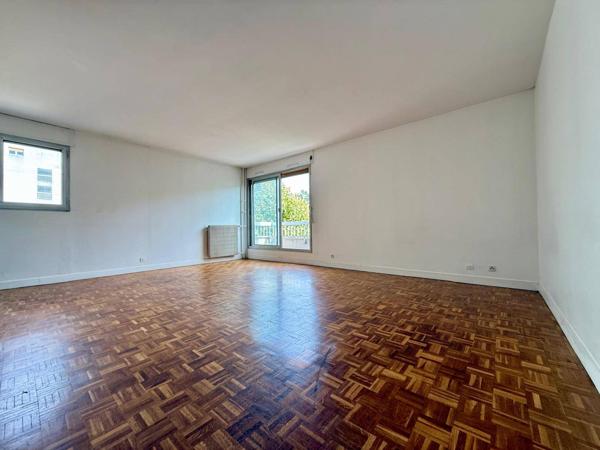 Beau studio 39 m² avec cave et parking à Cergy