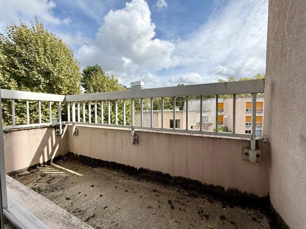 Beau studio 39 m² avec cave et parking à Cergy