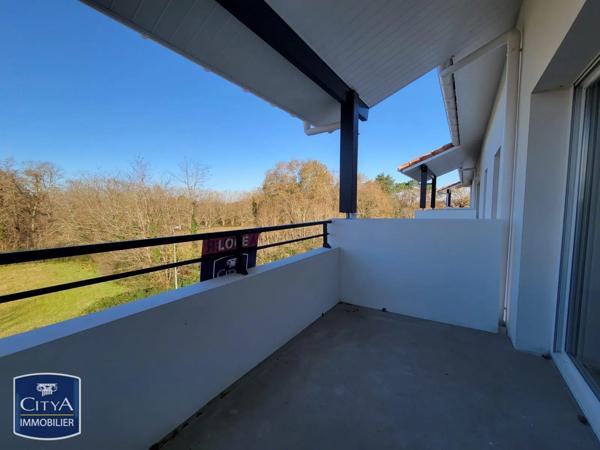 Appartement à louer 3 pièces 63.6m² Dax (40100)
