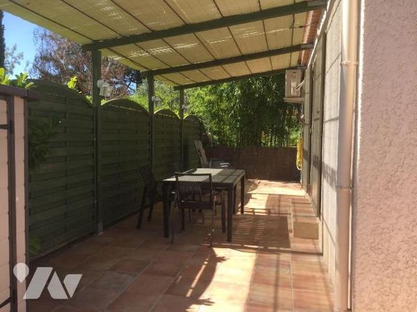 A vendre - Gréoux-les-Bains (04): Jolie propriété située dans un quartier calme, composée de 2 ...