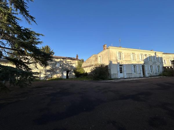 Vente Maison 6 pièces 125 m2 à Saint-Jean-d'Angély