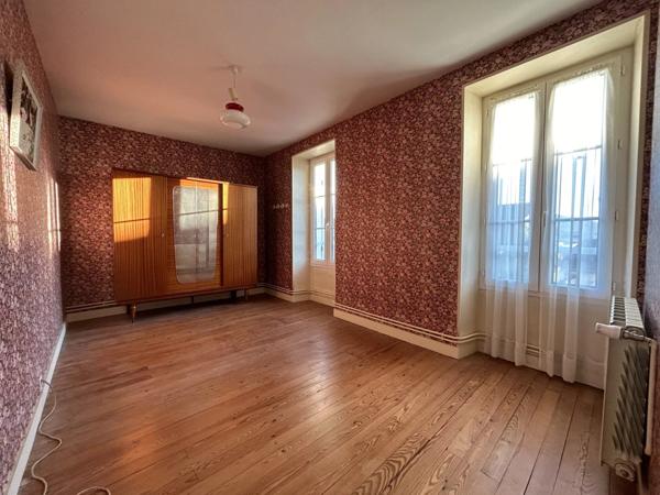 Vente Maison 6 pièces 125 m2 à Saint-Jean-d'Angély