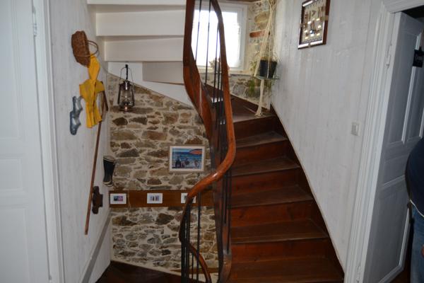 Guimaëc (29620) Guimaec bourg, maison en pierre de 1848 entièrement rénovée avec jardin et garage, 4 chambres.