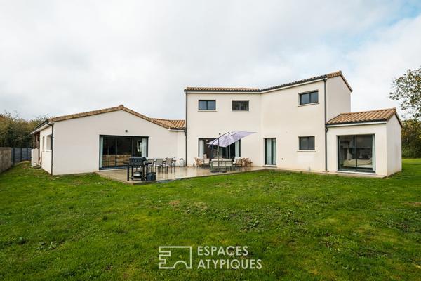 Elégante et spacieuse contemporaine