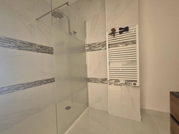LAVAL MAISON EN PIERRE DE 168 M2 ENTIEREMENT RENOVEE- 4 CHAMBRES DONT UNE SUITE PARENTALE AU RDC SUR UN TERRAIN DE 1 200 M2