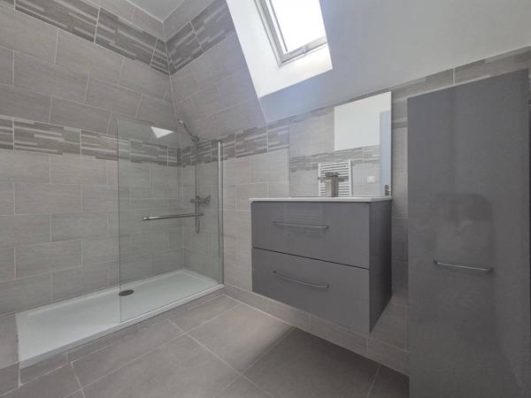 LAVAL MAISON EN PIERRE DE 168 M2 ENTIEREMENT RENOVEE- 4 CHAMBRES DONT UNE SUITE PARENTALE AU RDC SUR UN TERRAIN DE 1 200 M2