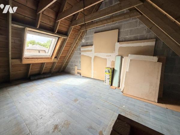 Maison d'habitation construite sur 2 niveaux  4 chambres et 1 garage