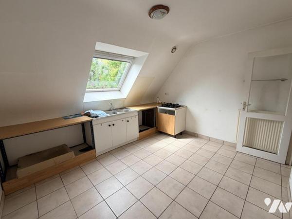 Maison d'habitation construite sur 2 niveaux  4 chambres et 1 garage
