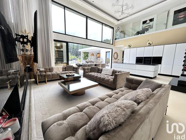 Maison 6 pièces de 195 m² à Bandol (83150)