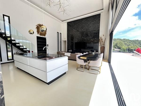 Maison 6 pièces de 195 m² à Bandol (83150)