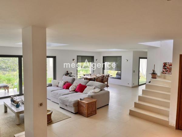 Maison à LA LONDE-LES-MAURES, 83250 - 8 pièces 223m²