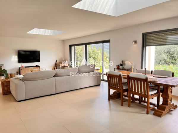 Maison à LA LONDE-LES-MAURES, 83250 - 8 pièces 223m²