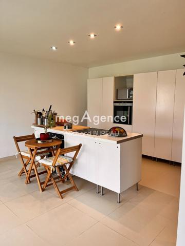 Maison à LA LONDE-LES-MAURES, 83250 - 8 pièces 223m²