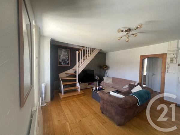 Appartement F3 à vendre  3 pièces - 75,50 m 2   AURILLAC  - 15