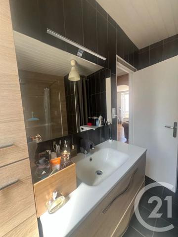 Appartement F3 à vendre  3 pièces - 75,50 m 2   AURILLAC  - 15