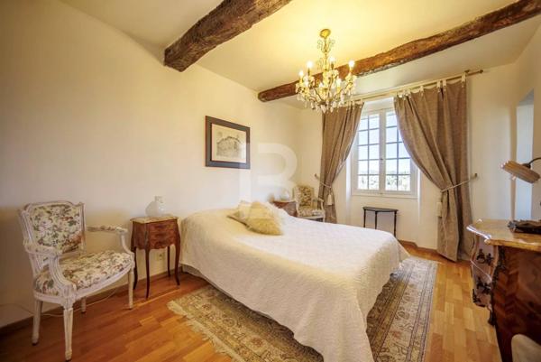 Propriété d'exception avec jardin d'1,6 hectares