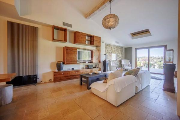 Propriété d'exception avec jardin d'1,6 hectares