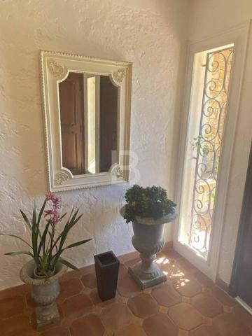 Propriété d'exception avec jardin d'1,6 hectares