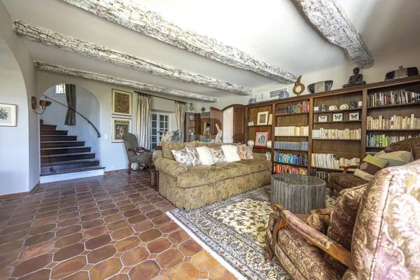 Propriété d'exception avec jardin d'1,6 hectares